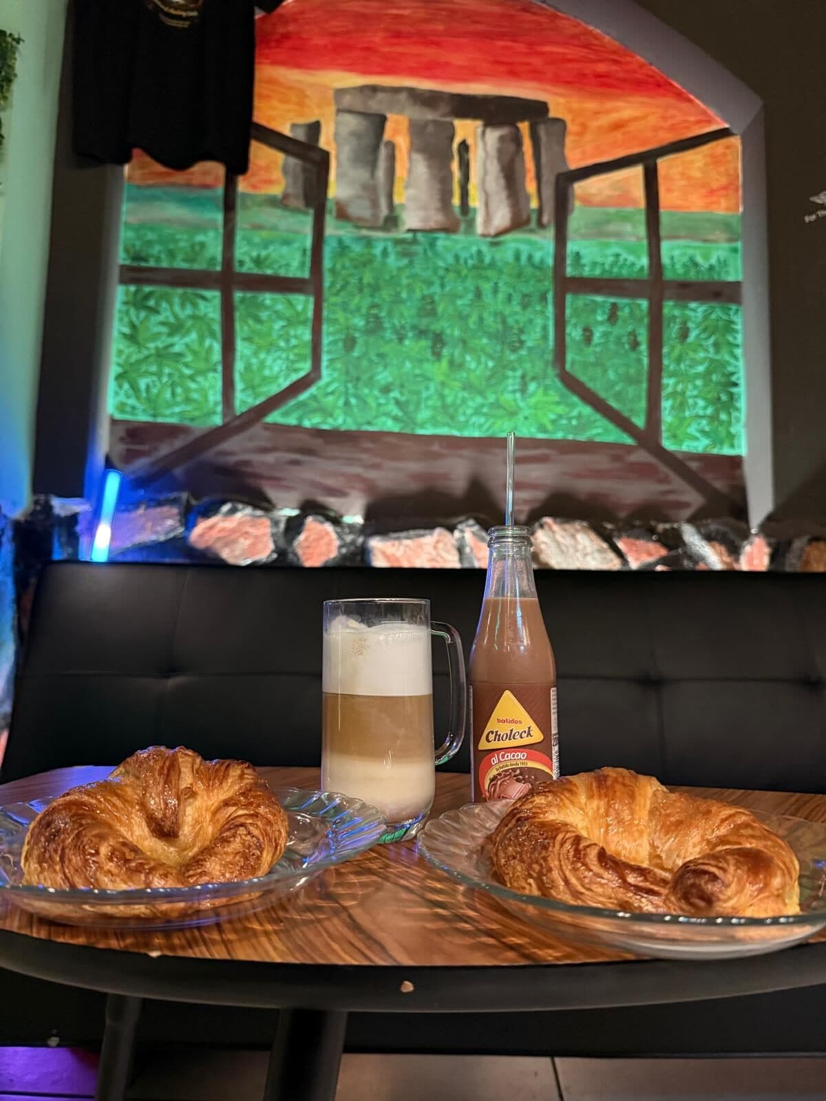 Table beside the window under the Stonedhenge mural